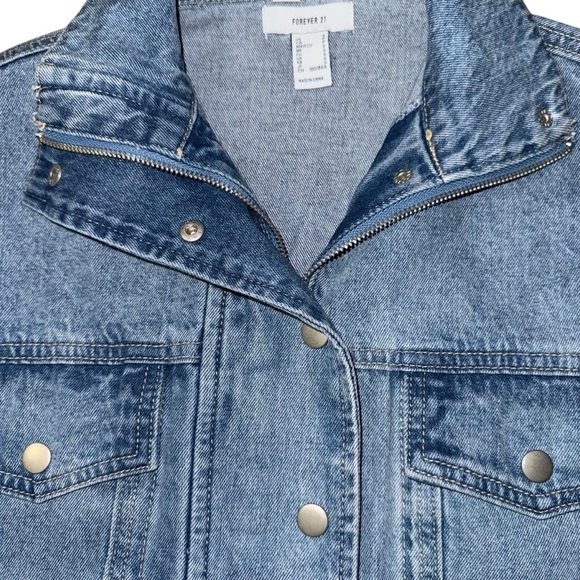 Forever 21 Cropped Blue Denim Jacket Size Small 100% Cotton Button Front - Picture 4 of 7